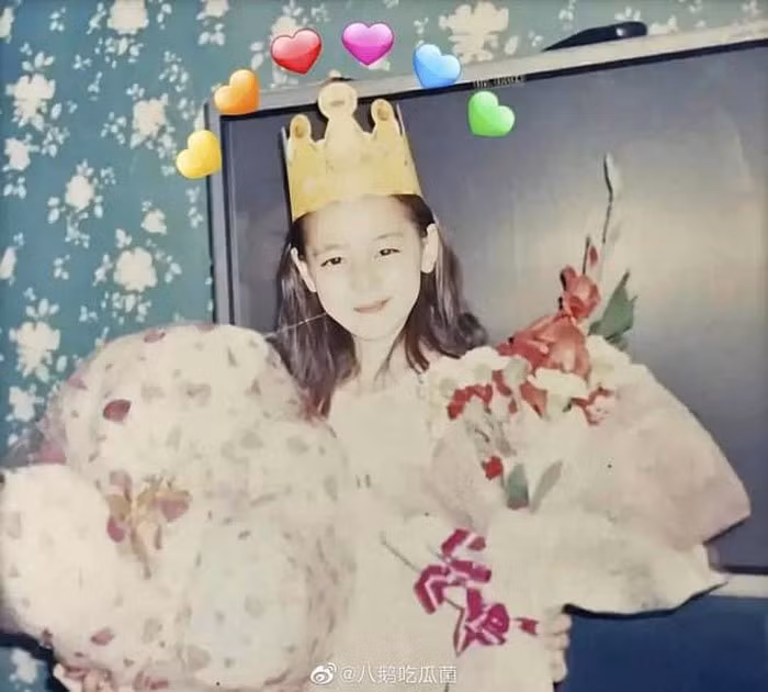 Loạt ảnh xinh đẹp từ nhỏ của Địch Lệ Nhiệt Ba ảnh 3