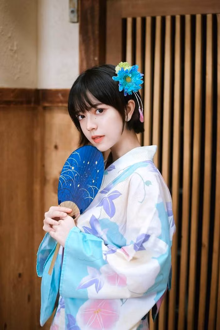 3 hot girl sở hữu gương mặt xinh như búp bê ảnh 5