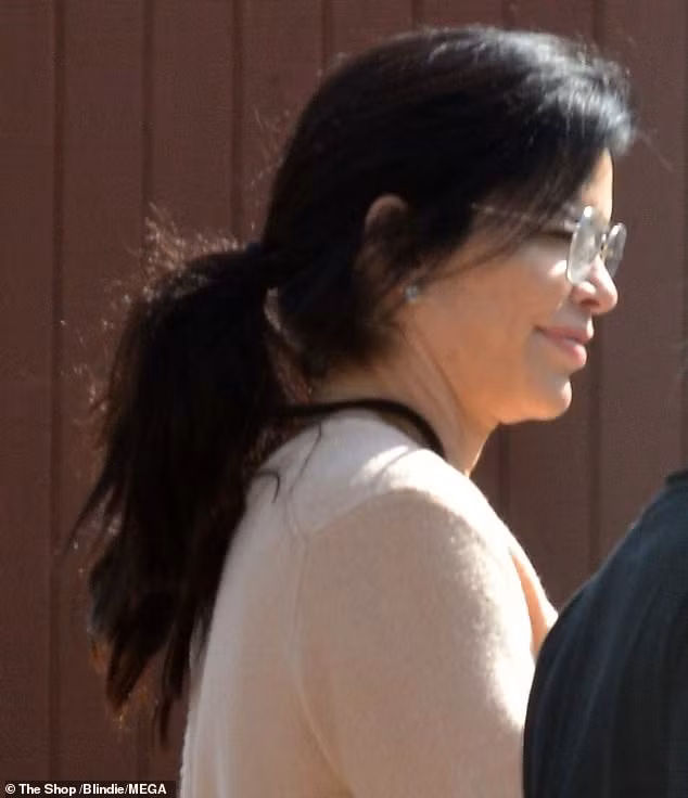 Bạn gái tỷ phú Amazon khiến dư luận hết hồn khi để mặt mộc ảnh 6