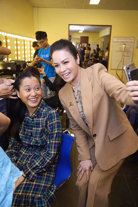 danh hài Trấn Thành,Danh hài Hoài Linh, nghệ sĩ Lâm Vỹ Dạ, diễn viên Thuý Ngân, ca sĩ Nhật Kim Anh, sao Việt