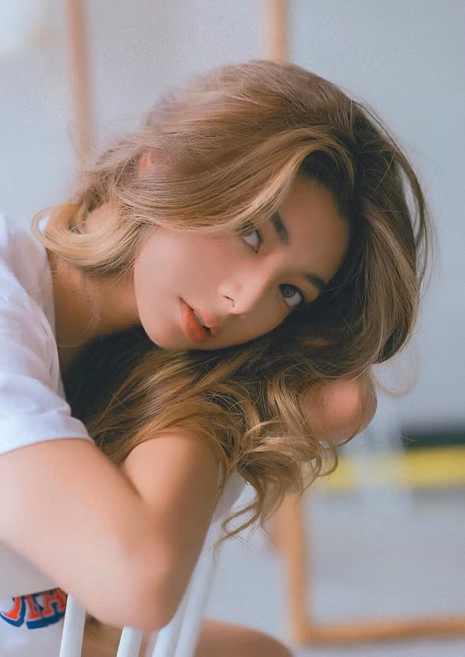 Được biết, cô cũng muốn thử sức trong hai lĩnh vực nghệ thuật là diễn xuất và người mẫu ảnh.