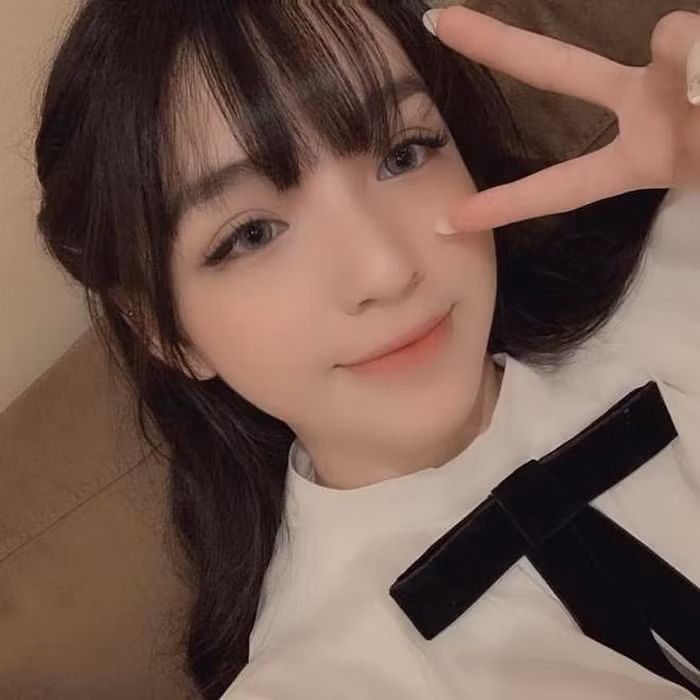 3 hot girl sở hữu gương mặt xinh như búp bê ảnh 2
