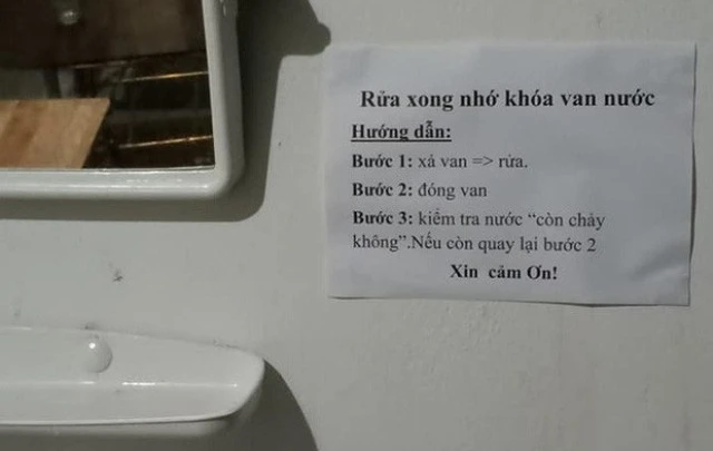 In hẳn bảng hướng dẫn tỉ mỉ từng bước một cách làm sạch nhà vệ sinh sau khi dùng.