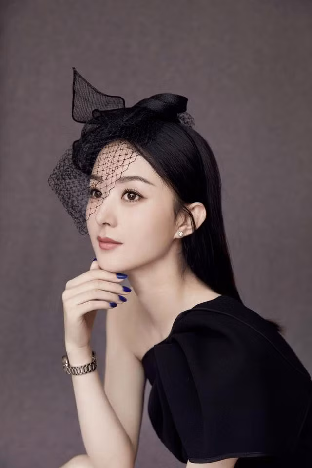 "Gái một con" Triệu Lệ Dĩnh tái xuất đẹp mong manh sương khói ảnh 12