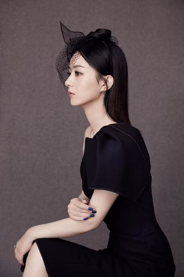 "Gái một con" Triệu Lệ Dĩnh tái xuất đẹp mong manh sương khói ảnh 13