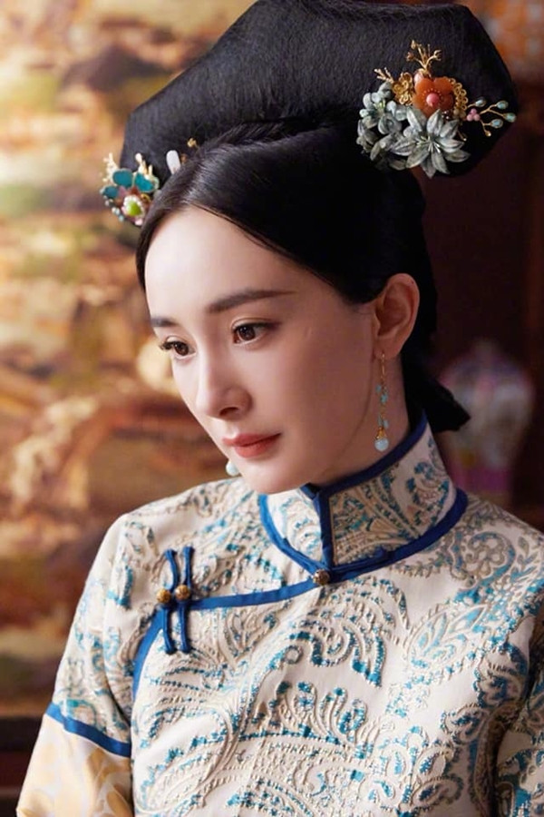 Triệu Lệ Dĩnh, Dương Mịch đẹp hút hồn trong tạo hình nhà Thanh ảnh 3 Triệu Lệ Dĩnh, Dương Mịch đẹp hút hồn trong tạo hình nhà Thanh ảnh 3