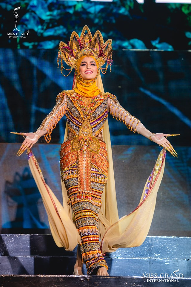 Top 10 quốc phục đẹp nhất Miss Grand International 2019, trong đó có thí sinh giống Mạc Văn Khoa-6