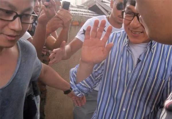 Thành Long - Lý Liên Kiệt: Vô cùng giàu có, quyền lực nhưng kẻ bị chê cười, người được ngưỡng mộ - Ảnh 3.