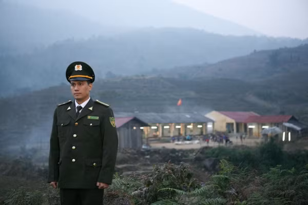 Việt Anh trong vai kiểm lâm của "Khi đàn chim trở về".