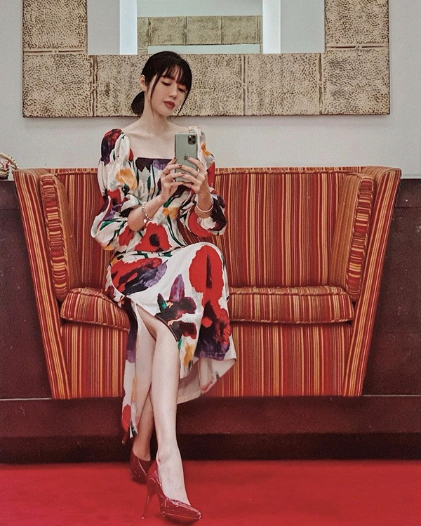 Chân quá dài, Hoa hậu Mai Phương Thúy rơi vào cảnh "dở khóc dở cười" ảnh 10 Chân quá dài, Hoa hậu Mai Phương Thúy rơi vào cảnh "dở khóc dở cười" ảnh 10