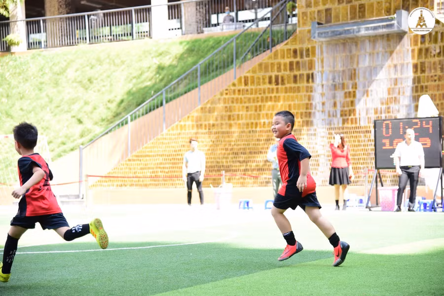 Nguyễn Nhật Nam ghi bàn