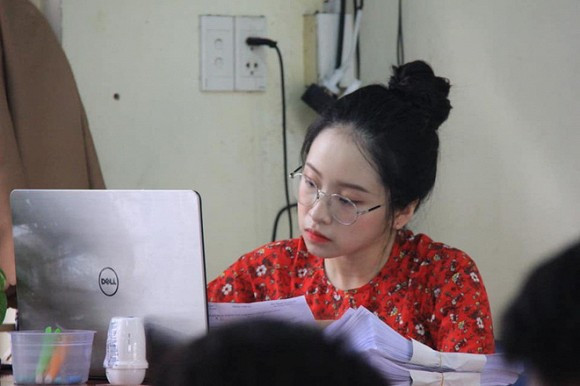 cô giáo, cô giáo bị chụp lén, giới trẻ 