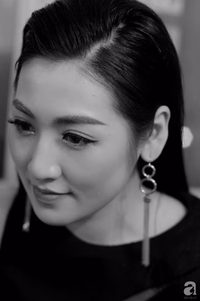 Á hậu Tú Anh trải lòng về cuộc sống làm vợ, làm mẹ sau 1 năm kết hôn: Ngày xưa chồng cực kỳ ham chơi, hai tháng đầu sau khi sinh con ngày nào cũng khóc - Ảnh 2. Á hậu Tú Anh trải lòng về cuộc sống làm vợ, làm mẹ sau 1 năm kết hôn: Ngày xưa chồng cực kỳ ham chơi, hai tháng đầu sau khi sinh con ngày nào cũng khóc - Ảnh 2.