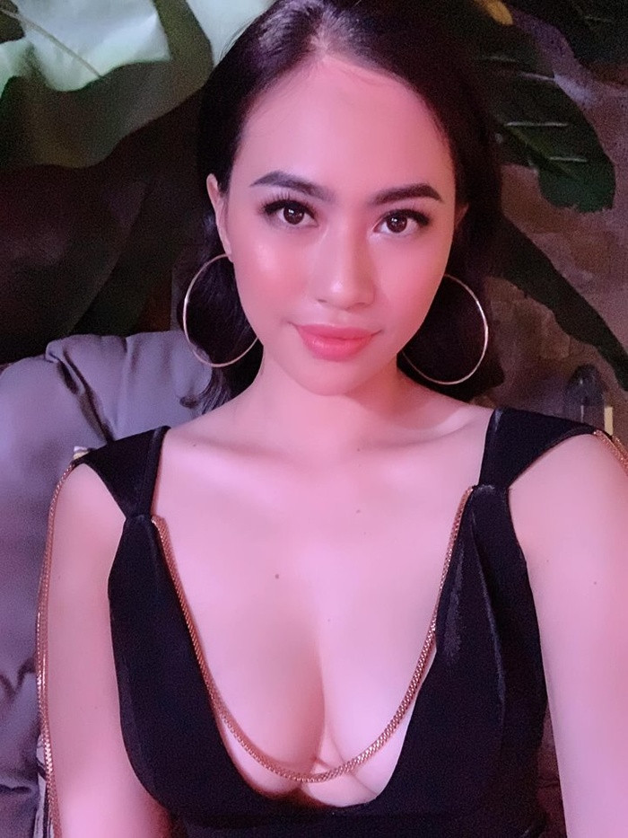 Tuy nhiên, cho đến nay, cả hai đều không lên tiếng gì về tin đồn hẹn hò, cũng như danh xưng bạn gái mới của Quang Hải đã biến mất.