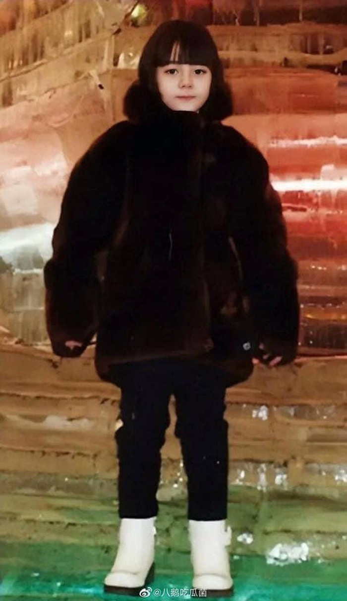 Loạt ảnh xinh đẹp từ nhỏ của Địch Lệ Nhiệt Ba ảnh 1 Loạt ảnh xinh đẹp từ nhỏ của Địch Lệ Nhiệt Ba ảnh 1