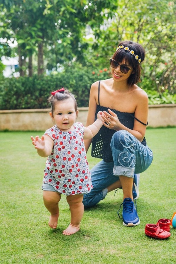 Chân quá dài, Hoa hậu Mai Phương Thúy rơi vào cảnh "dở khóc dở cười" ảnh 7 Chân quá dài, Hoa hậu Mai Phương Thúy rơi vào cảnh "dở khóc dở cười" ảnh 7