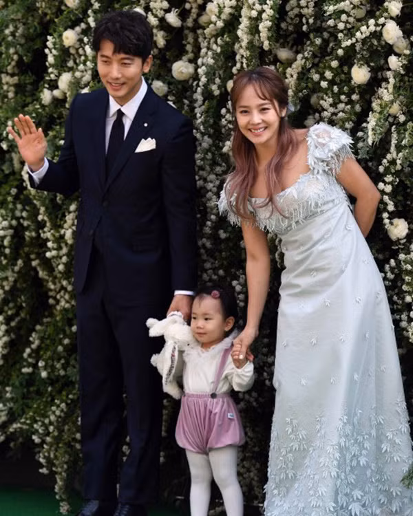 5 mỹ nhân có gương mặt đẹp nhất lịch sử Kpop, trăm năm có một ảnh 3