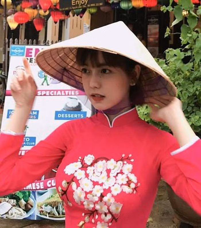 3 hot girl sở hữu gương mặt xinh như búp bê ảnh 6