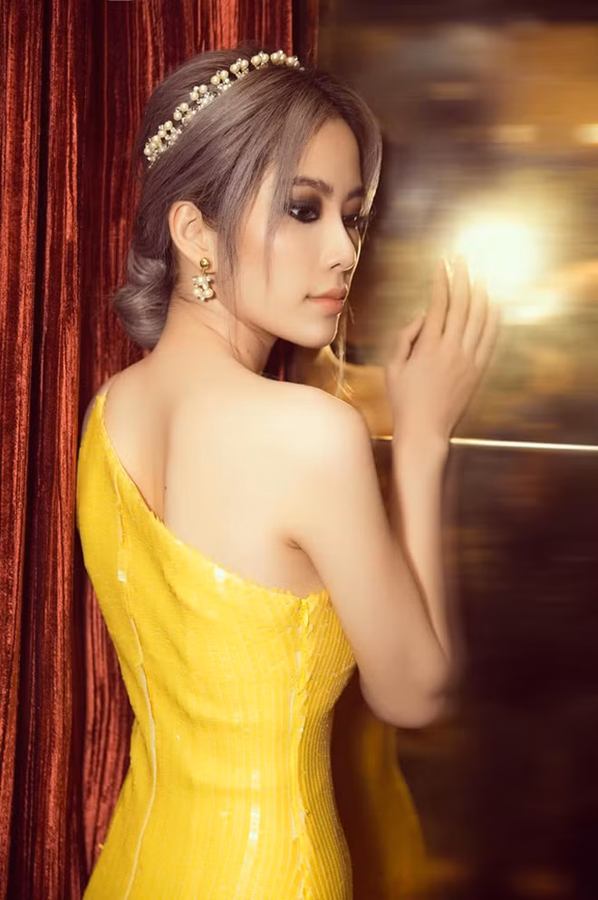 Thừa nhận yêu bạn trai đại gia ở Dubai, Nam Em ngày càng thăng hạng nhan sắc, khoe vai trần gợi cảm đầy nổi bật tại sự kiện-4