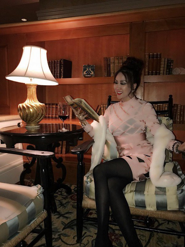 Diện bộ đồ sến sẩm, Phi Thanh Vân trông như người thế kỷ trước ảnh 5 Diện bộ đồ sến sẩm, Phi Thanh Vân trông như người thế kỷ trước đi lạc-5