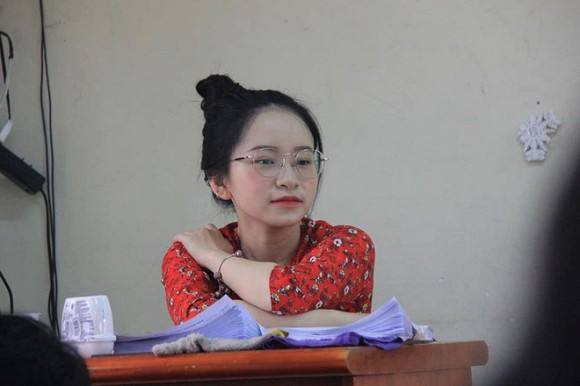 cô giáo, cô giáo bị chụp lén, giới trẻ 