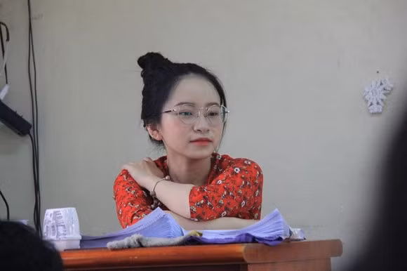 cô giáo, cô giáo bị chụp lén, giới trẻ 