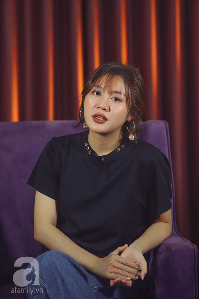 Văn Mai Hương kéo vali rời khỏi nhà, khiến bố bật khóc vì mâu thuẫn liên quan đến Lê Hiếu - Ảnh 3. Văn Mai Hương kéo vali rời khỏi nhà, khiến bố bật khóc vì mâu thuẫn liên quan đến Lê Hiếu - Ảnh 3.