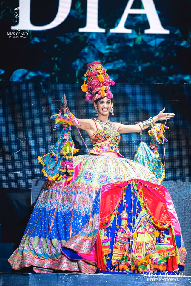 Top 10 quốc phục đẹp nhất Miss Grand International 2019, trong đó có thí sinh giống Mạc Văn Khoa-11