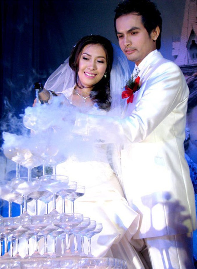 Danh tính người vợ cực kín tiếng của cựu siêu mẫu Đức Tiến - Hình 3 Danh tinh nguoi vo cuc kin tieng cua cuu sieu mau Duc Tien-Hinh-3