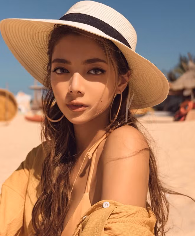 Vẻ đẹp nóng bỏng, kết hợp giữa đường nét của người con gái Việt và phong cách phương Tây của Katleen nhanh chóng thu hút sự quan tâm của công chúng.