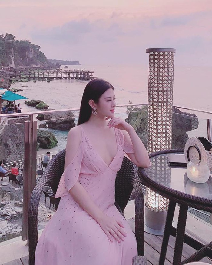 Chị em Huyền Baby đều có nhan sắc hack tuổi, phong cách sang chảnh ảnh 7