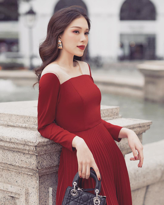 Người yêu thiếu gia Phillip Nguyễn đẳng cấp “đại gia” khi sở hữu hàng loạt túi khủng ảnh 10 Empty