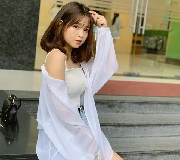 Nhan sắc bạn gái tin đồn mới của Quang Hải khiến dân mạng bị 