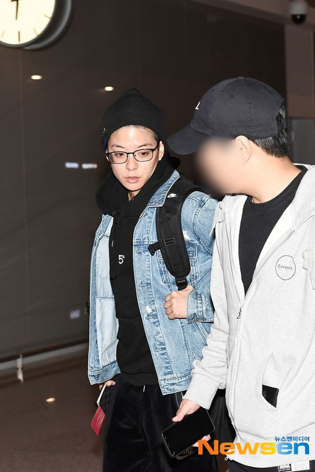 Chưa đầy một tuần sau đám tang của Sulli, Amber xuất hiện tiều tụy với đôi mắt quầng thâm, khiến fan xót xa - Ảnh 5. Chưa đầy một tuần sau đám tang của Sulli, Amber xuất hiện tiều tụy với đôi mắt quầng thâm, khiến fan xót xa - Ảnh 5.