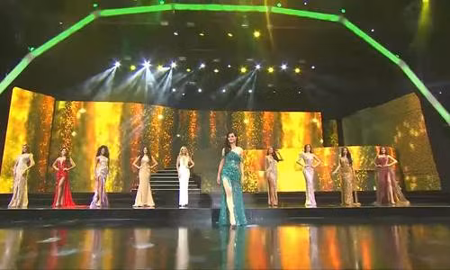 Kiều Loan mặc dạ hội trượt top 5