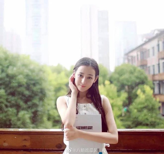 Loạt ảnh xinh đẹp từ nhỏ của Địch Lệ Nhiệt Ba ảnh 5 Loạt ảnh xinh đẹp từ nhỏ của Địch Lệ Nhiệt Ba ảnh 5