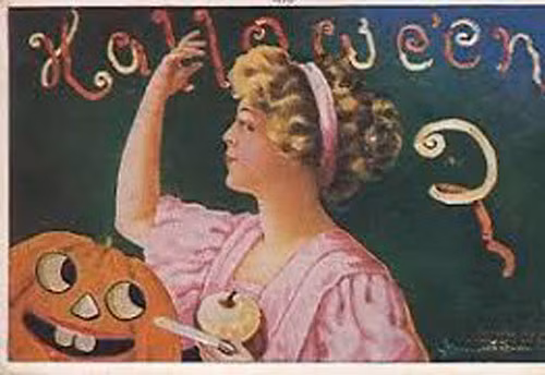 Một số trò chơi truyền thống chơi tại Halloween là hình thức bói toán. Một hình thức truyền thống tại Scotland là việc bói toán tìm vợ hoặc chồng tương lai của một người: trước tiên gọt vỏ một quả táo thành một dải dài, sau đó quăng vỏ qua vai. Khi vỏ táo rơi xuống đất nó sẽ có hình dạng của chữ cái đầu tiên trong tên vợ hoặc chồng tương lai. 