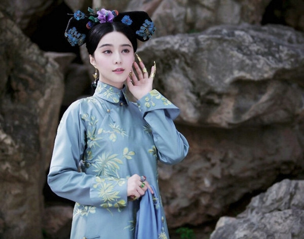 Triệu Lệ Dĩnh, Dương Mịch đẹp hút hồn trong tạo hình nhà Thanh ảnh 13 Triệu Lệ Dĩnh, Dương Mịch đẹp hút hồn trong tạo hình nhà Thanh ảnh 13