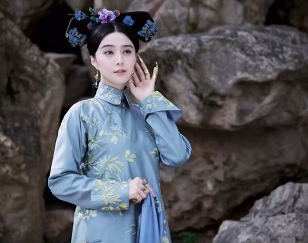 Triệu Lệ Dĩnh, Dương Mịch đẹp hút hồn trong tạo hình nhà Thanh ảnh 13