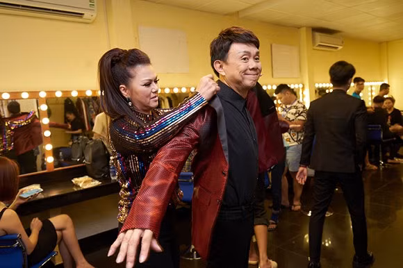 danh hài Trấn Thành,Danh hài Hoài Linh, nghệ sĩ Lâm Vỹ Dạ, diễn viên Thuý Ngân, ca sĩ Nhật Kim Anh, sao Việt