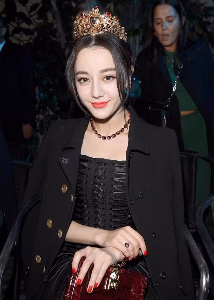 Loạt ảnh xinh đẹp từ nhỏ của Địch Lệ Nhiệt Ba ảnh 9