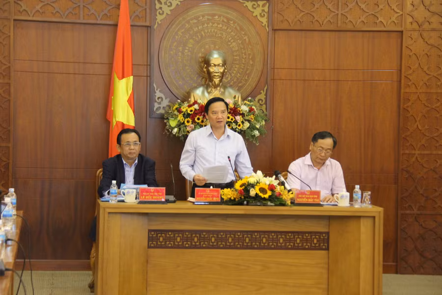 Lãnh đạo tỉnh Khánh Hòa chỉ đạo tại cuộc họp.