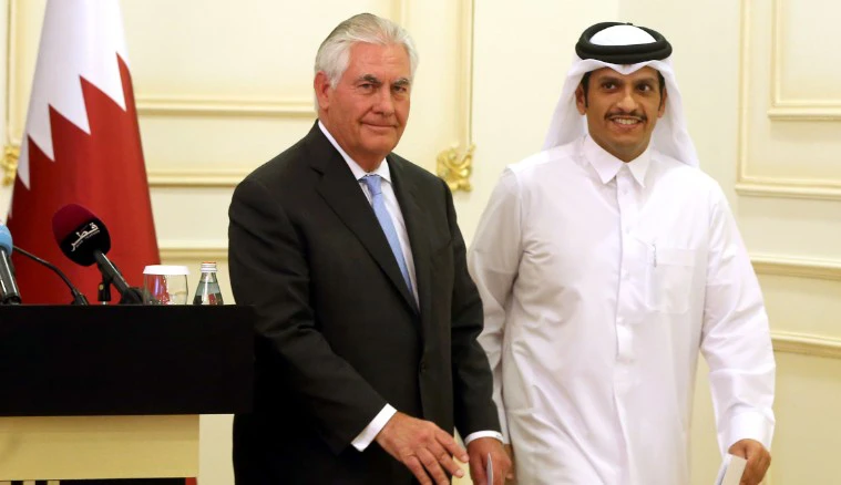 Ngoại trưởng Mỹ Rex Tillerson và ngoại trưởng Qatar Sheikh Mohammed bin Abdulrahman Al-Thani trong cuộc gặp gỡ tại Qatar