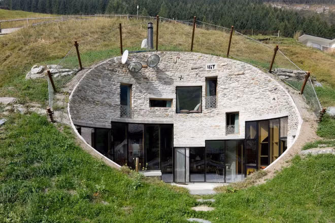 Những ngôi nhà kỳ lạ khéo lẩn trốn giữa thiên nhiên khiến bạn dễ bị đánh lừa - Ảnh 9.