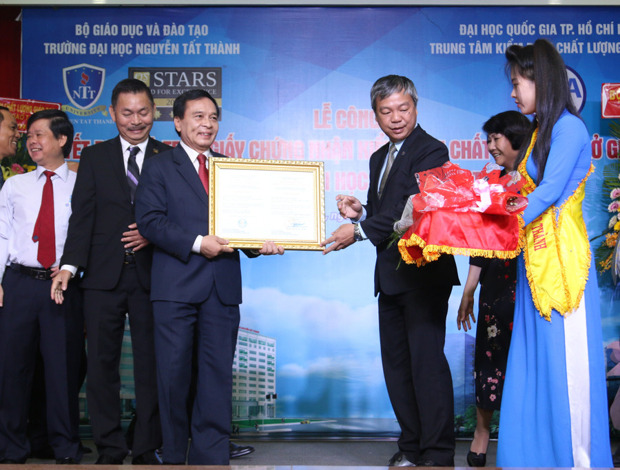 Xây dựng chuẩn chất lượng, đẩy mạnh Kiểm định là mục tiêu mà Trường ĐH Nguyễn Tất Thành hướng đến để theo đuổi mô hình giáo dục 4.0 Xây dựng chuẩn chất lượng, đẩy mạnh Kiểm định là mục tiêu mà Trường ĐH Nguyễn Tất Thành hướng đến để theo đuổi mô hình giáo dục 4.0