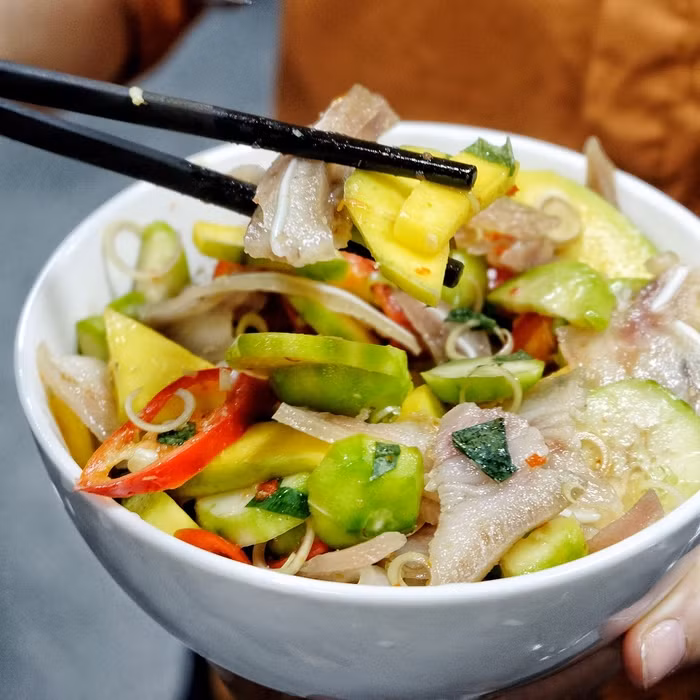 Cuối tuần đã thèm với món tai heo trộn xoài cóc càng ăn càng thích mê