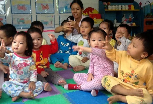 Cô và trò Trường Mầm non tư thục Á Châu (Long Biên, Hà Nội)