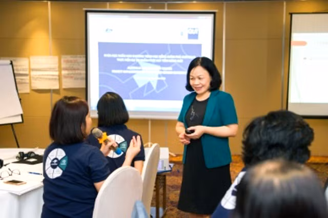 Bà Nguyễn Thị Mai Hoa là diễn giả khách mời Khóa học ngắn hạn Chương trình Học bổng Chính phủ Australia về “Bình đẳng giới trong lĩnh vực cải cách”