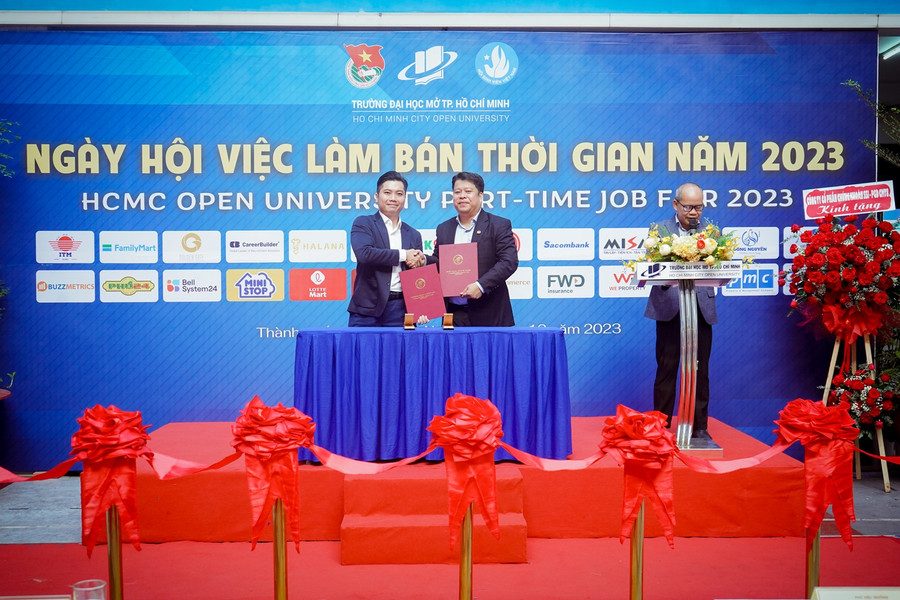 Ngày hội việc làm bán thời gian 2023 của Trường ĐH Mở TPHCM lễ ký kết hợp tác giữa Nhà trường và nhiều Doanh nghiệp đã diễn ra. Ngày hội việc làm bán thời gian 2023 của Trường ĐH Mở TPHCM lễ ký kết hợp tác giữa Nhà trường và nhiều Doanh nghiệp đã diễn ra.