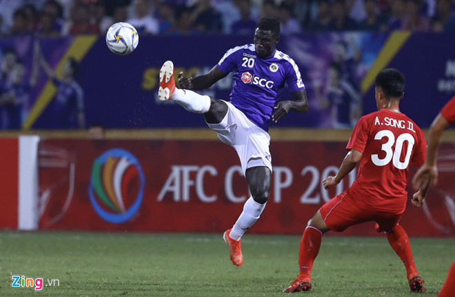 Omar sẽ tiếp tục là người lĩnh xướng hàng công của CLB Hà Nội Omar sẽ tiếp tục là người lĩnh xướng hàng công của CLB Hà Nội